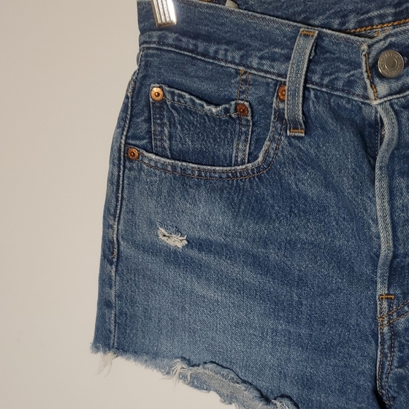 Levi's 501 Women's Denim Blue Distressed Shorts Size W26  Button Fly - Picture 3 of 10
